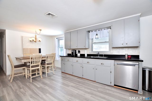 548 Mulberry Street, Windsor Locks, CT 06096