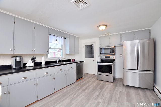 548 Mulberry Street, Windsor Locks, CT 06096