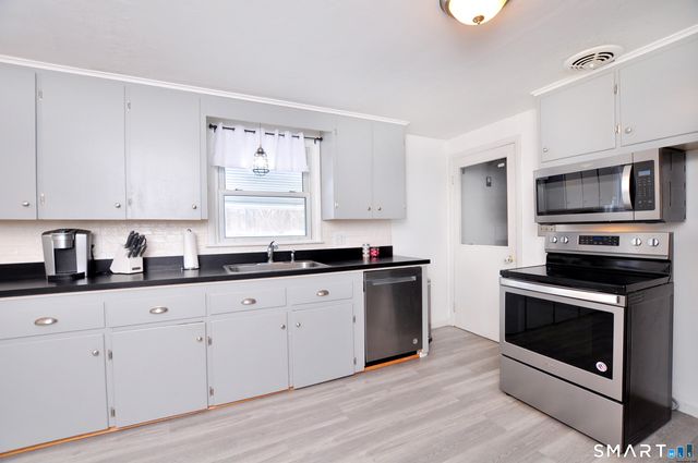 548 Mulberry Street, Windsor Locks, CT 06096