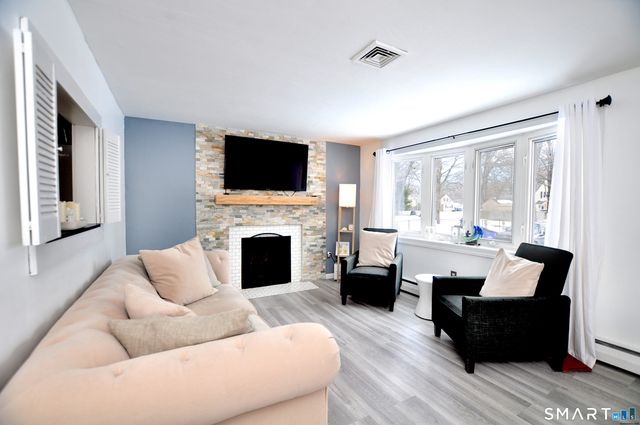 548 Mulberry Street, Windsor Locks, CT 06096