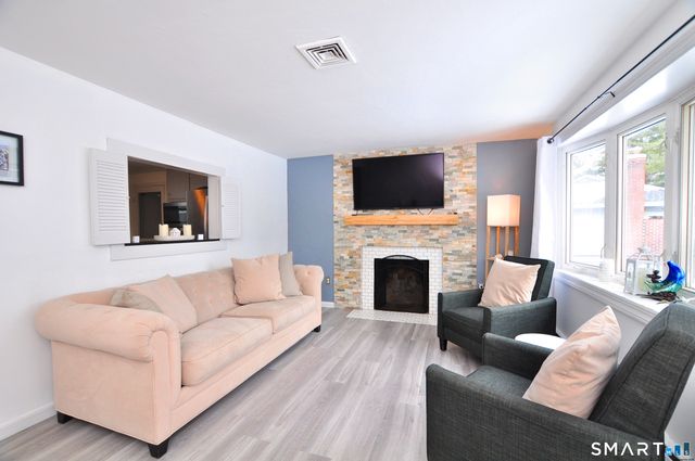 548 Mulberry Street, Windsor Locks, CT 06096