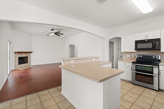 1306 Beacon Hill Drive, Midlothian, TX 76065