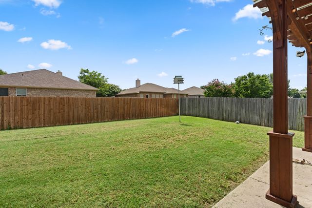 1306 Beacon Hill Drive, Midlothian, TX 76065
