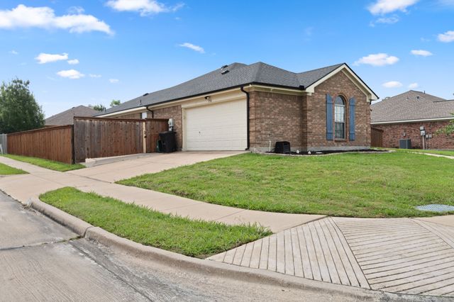 1306 Beacon Hill Drive, Midlothian, TX 76065