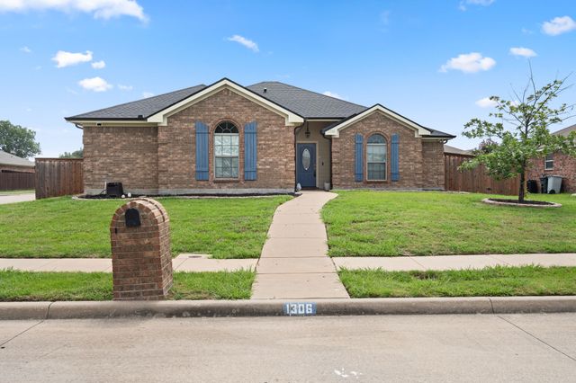 1306 Beacon Hill Drive, Midlothian, TX 76065