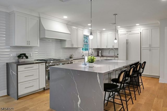 9 Crestview Ct, Montclair Twp., NJ 07042