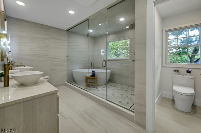 9 Crestview Ct, Montclair Twp., NJ 07042
