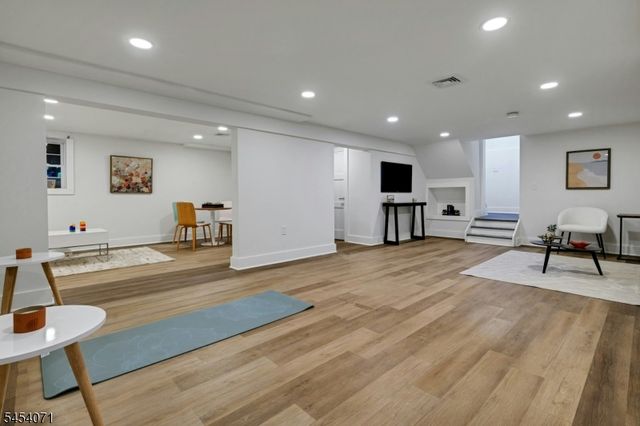 9 Crestview Ct, Montclair Twp., NJ 07042