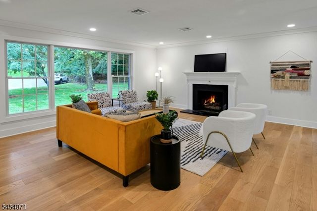 9 Crestview Ct, Montclair Twp., NJ 07042