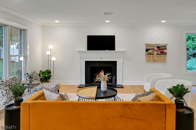 9 Crestview Ct, Montclair Twp., NJ 07042