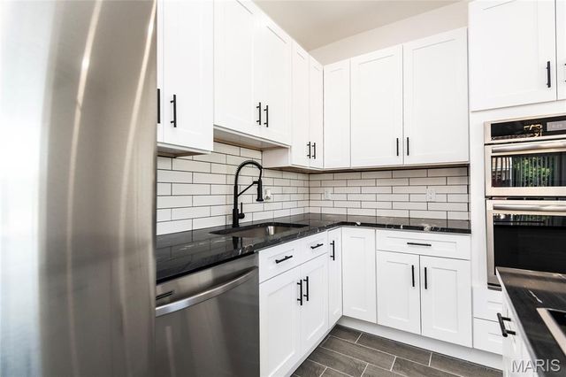 956 Erskine Avenue, St Louis, MO 63125