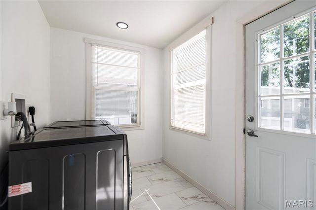 956 Erskine Avenue, St Louis, MO 63125