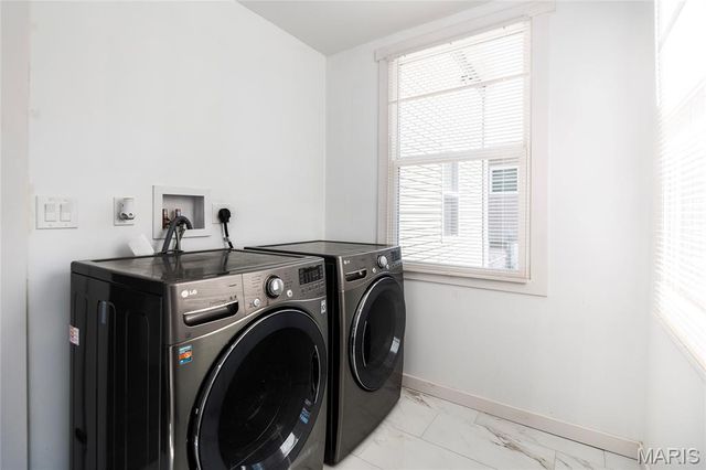956 Erskine Avenue, St Louis, MO 63125