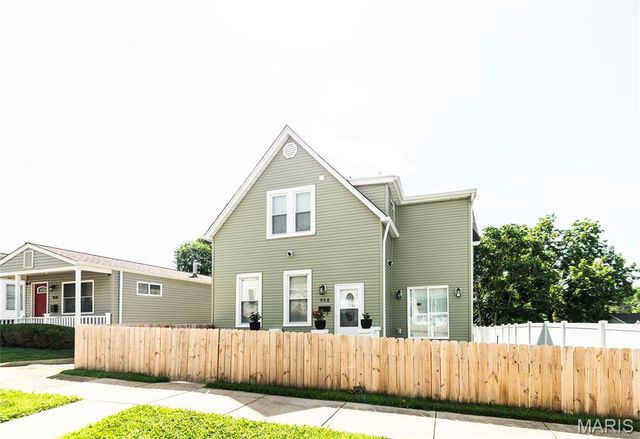 956 Erskine Avenue, St Louis, MO 63125