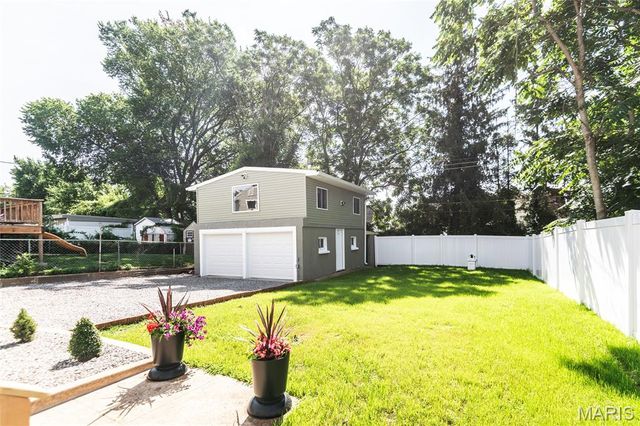 956 Erskine Avenue, St Louis, MO 63125