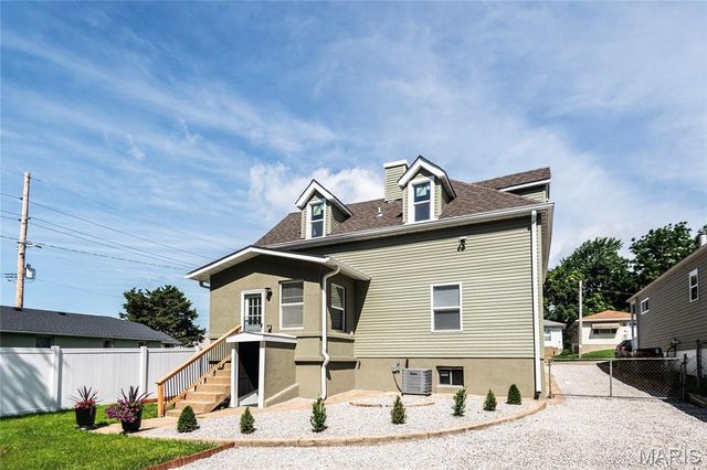 956 Erskine Avenue, St Louis, MO 63125
