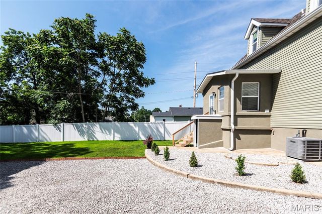 956 Erskine Avenue, St Louis, MO 63125
