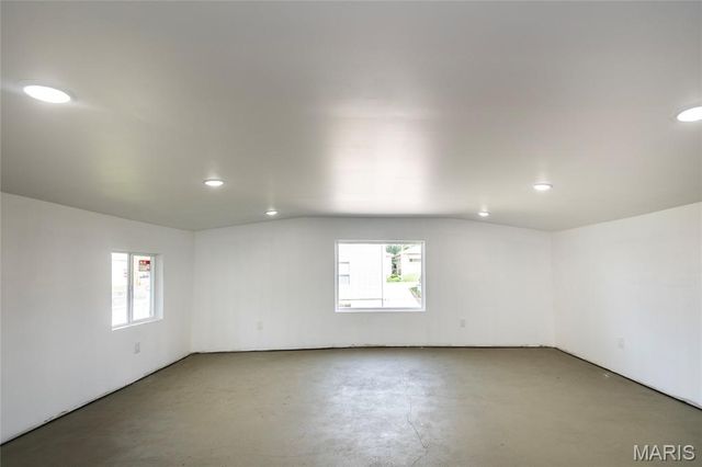 956 Erskine Avenue, St Louis, MO 63125