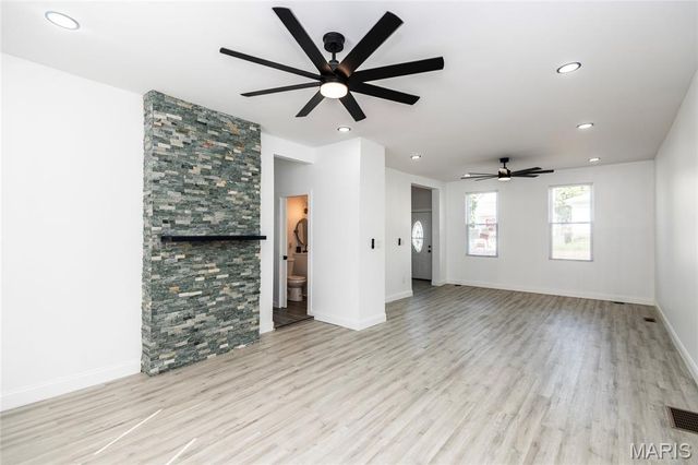956 Erskine Avenue, St Louis, MO 63125