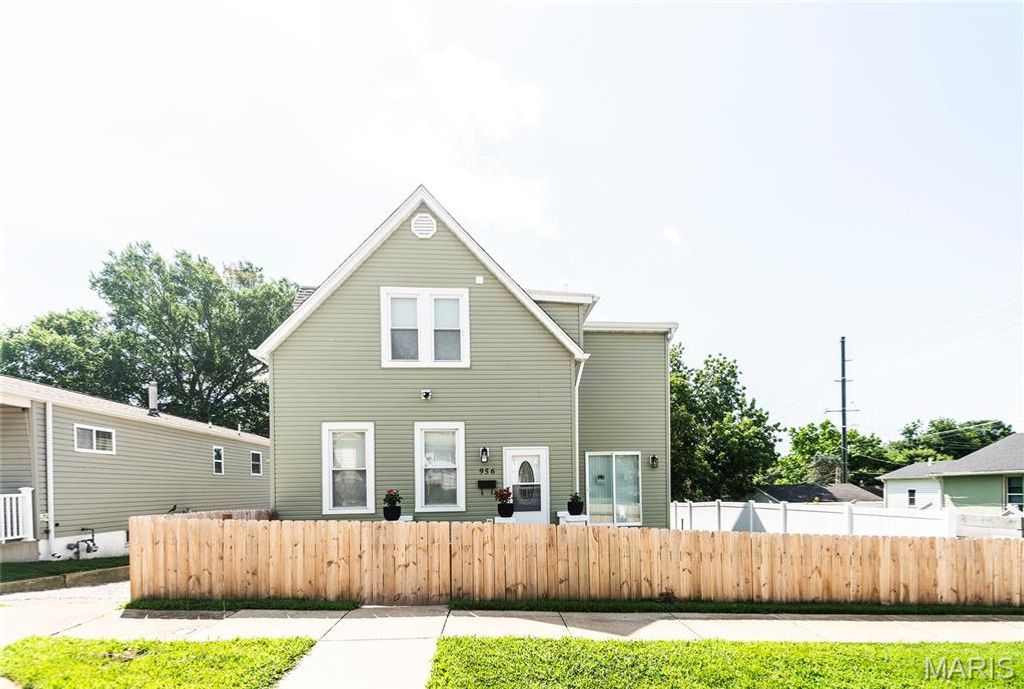 956 Erskine Avenue, St Louis, MO 63125