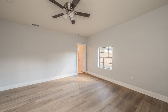 2141 S Jennings Avenue, Fort Worth, TX 76110