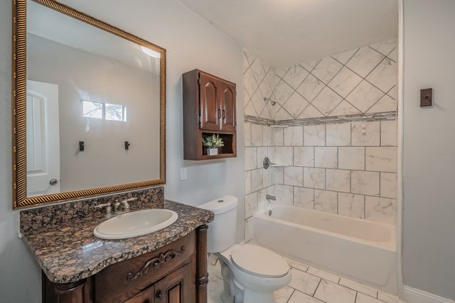 2141 S Jennings Avenue, Fort Worth, TX 76110