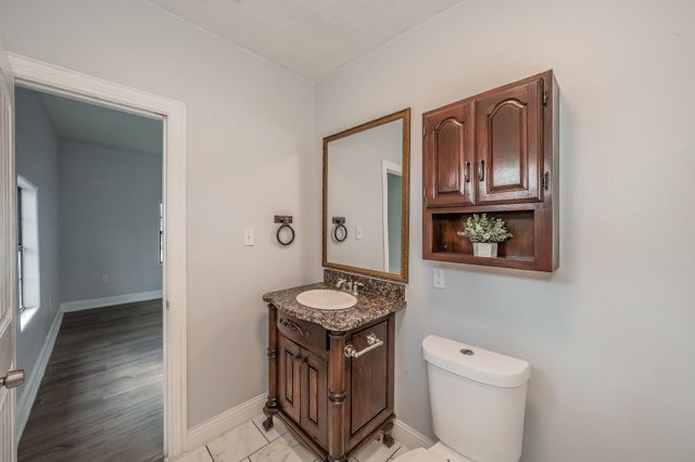 2141 S Jennings Avenue, Fort Worth, TX 76110