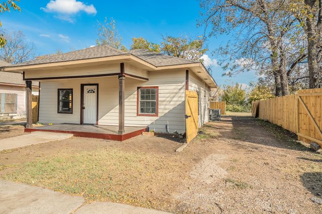 2141 S Jennings Avenue, Fort Worth, TX 76110