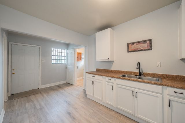 2141 S Jennings Avenue, Fort Worth, TX 76110