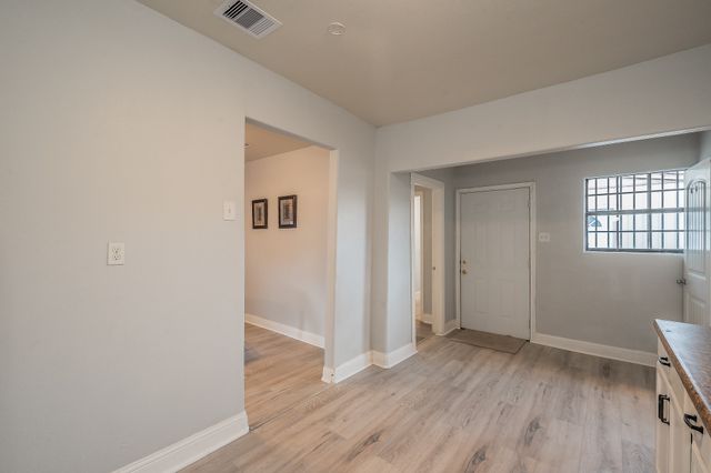 2141 S Jennings Avenue, Fort Worth, TX 76110