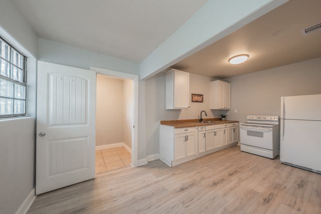 2141 S Jennings Avenue, Fort Worth, TX 76110