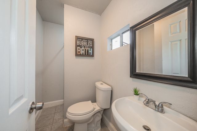 2141 S Jennings Avenue, Fort Worth, TX 76110