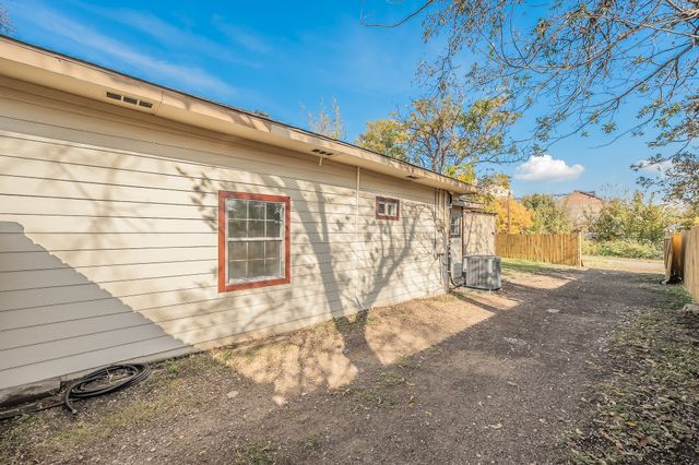 2141 S Jennings Avenue, Fort Worth, TX 76110