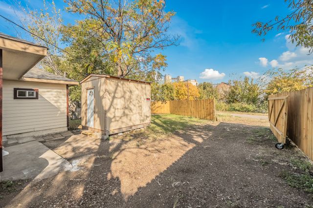 2141 S Jennings Avenue, Fort Worth, TX 76110