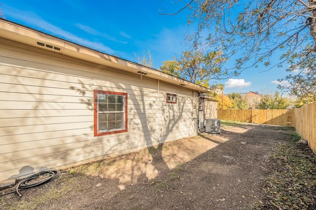 2141 S Jennings Avenue, Fort Worth, TX 76110