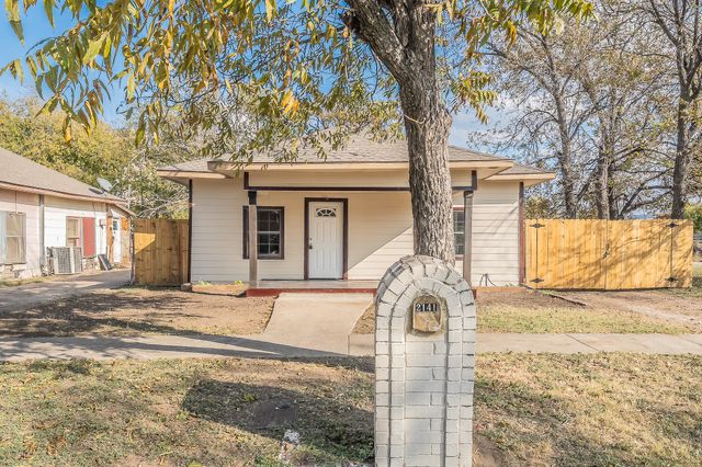 2141 S Jennings Avenue, Fort Worth, TX 76110