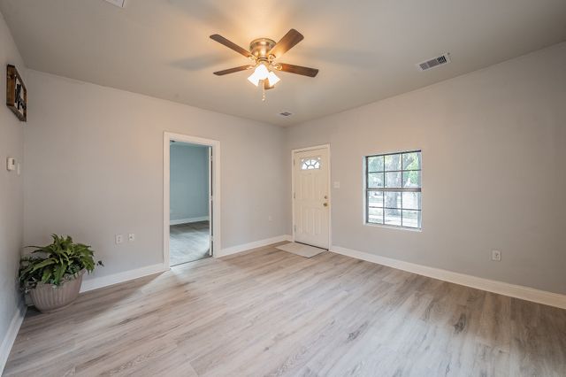 2141 S Jennings Avenue, Fort Worth, TX 76110