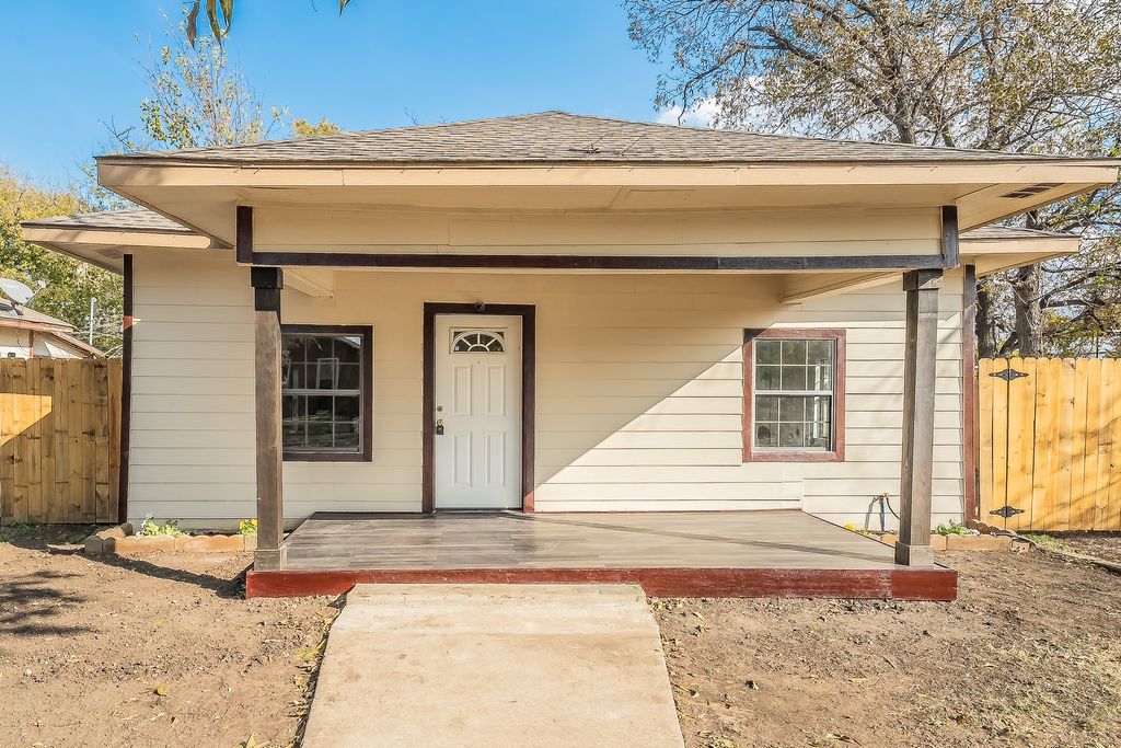 2141 S Jennings Avenue, Fort Worth, TX 76110