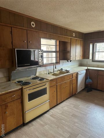 1305 State Highway 142 E, Doniphan, MO 63935