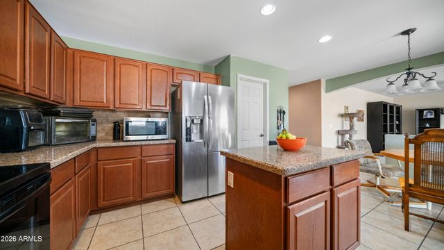 18182 W DESERT Lane, Surprise, AZ 85388