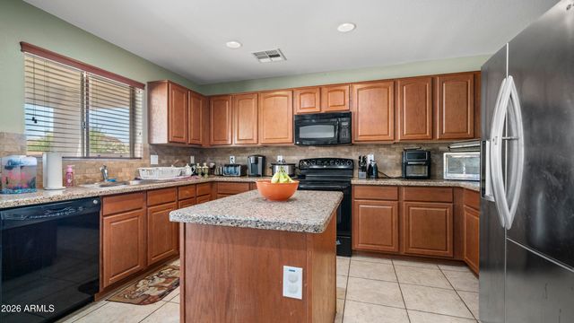 18182 W DESERT Lane, Surprise, AZ 85388