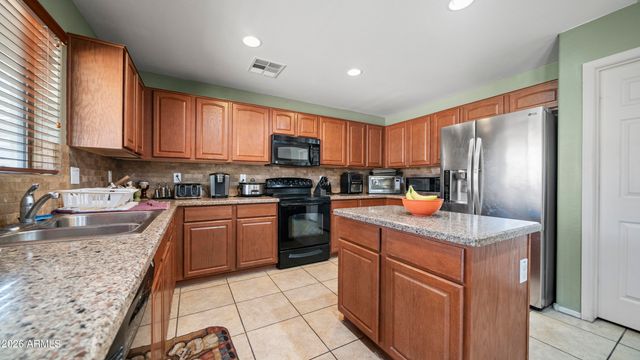 18182 W DESERT Lane, Surprise, AZ 85388