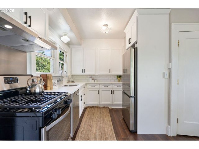 1005 Ne JARRETT St, Portland, OR 97211