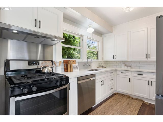 1005 Ne JARRETT St, Portland, OR 97211