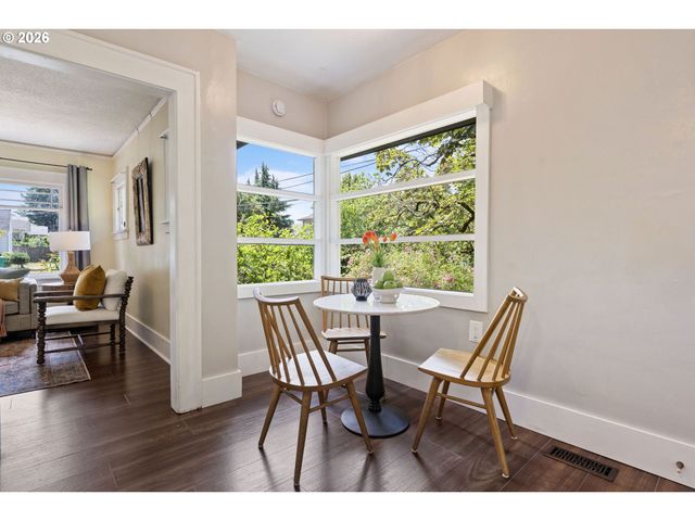 1005 Ne JARRETT St, Portland, OR 97211