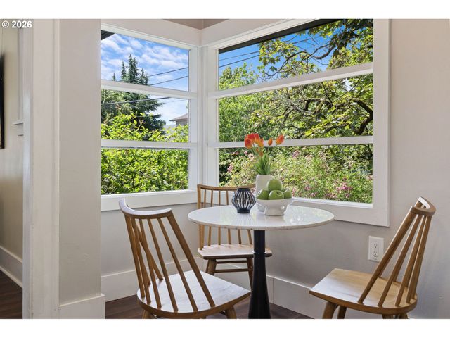1005 Ne JARRETT St, Portland, OR 97211