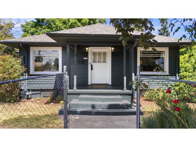 1005 Ne JARRETT St, Portland, OR 97211