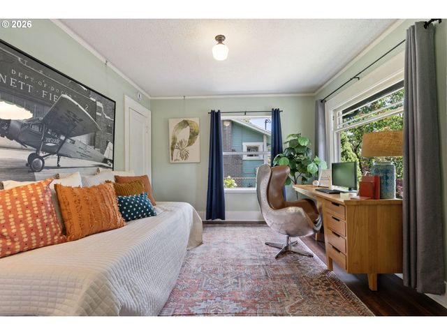 1005 Ne JARRETT St, Portland, OR 97211