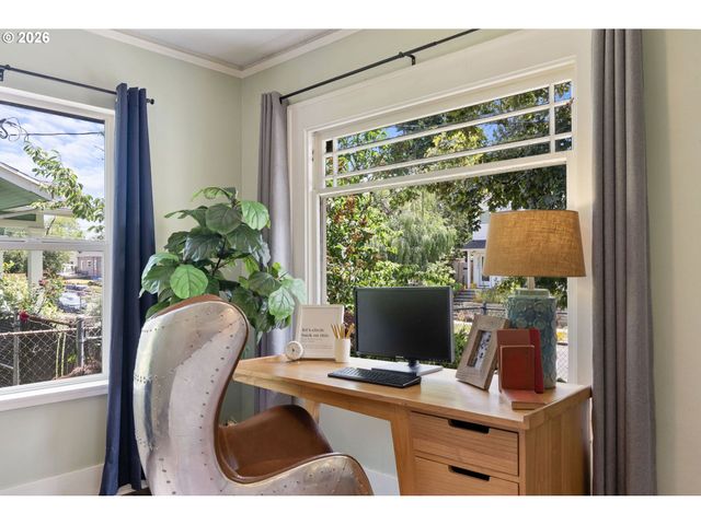 1005 Ne JARRETT St, Portland, OR 97211