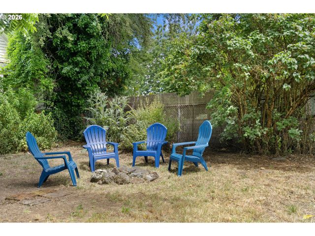 1005 Ne JARRETT St, Portland, OR 97211